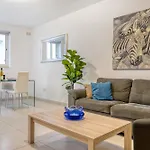 Modern & Charming 1-bedroom Flat In Jvas1-1 Apartment *
