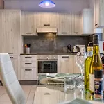 Modern & Charming 1-bedroom Flat In Jvas1-1 Apartment