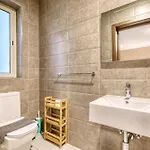Apartment Modern & Charming 1-bedroom Flat In Jvas1-1 *